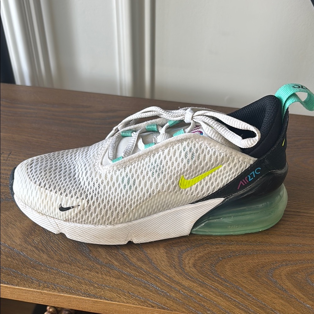 Nike White and Black Sneakers with Air Max Cushioning